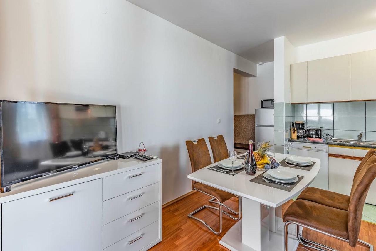 All Seasons Apartment Пула Екстер'єр фото