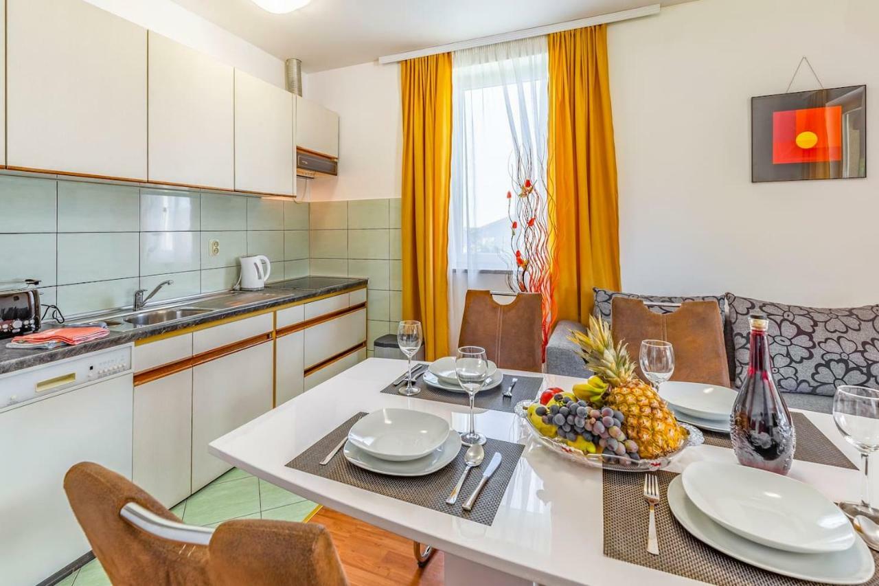 All Seasons Apartment Пула Екстер'єр фото