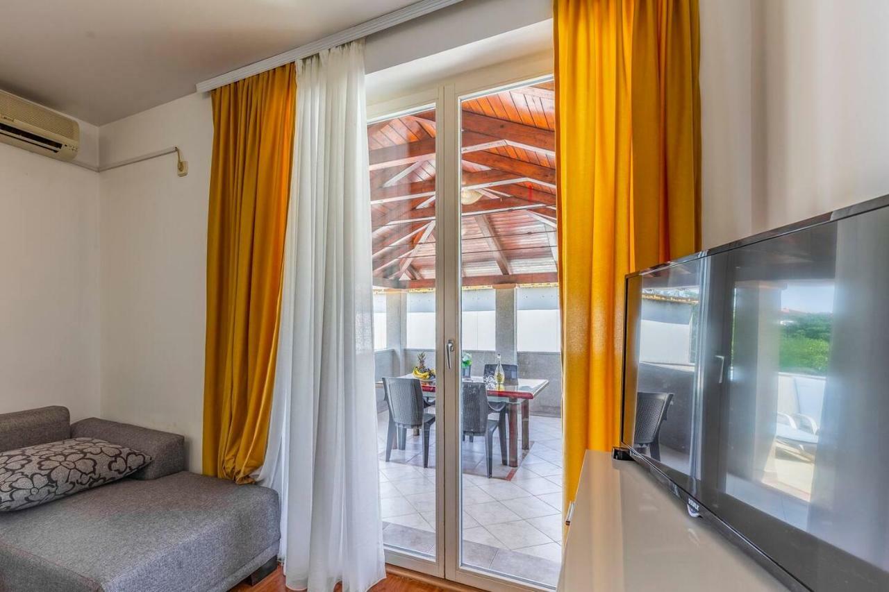 All Seasons Apartment Пула Екстер'єр фото